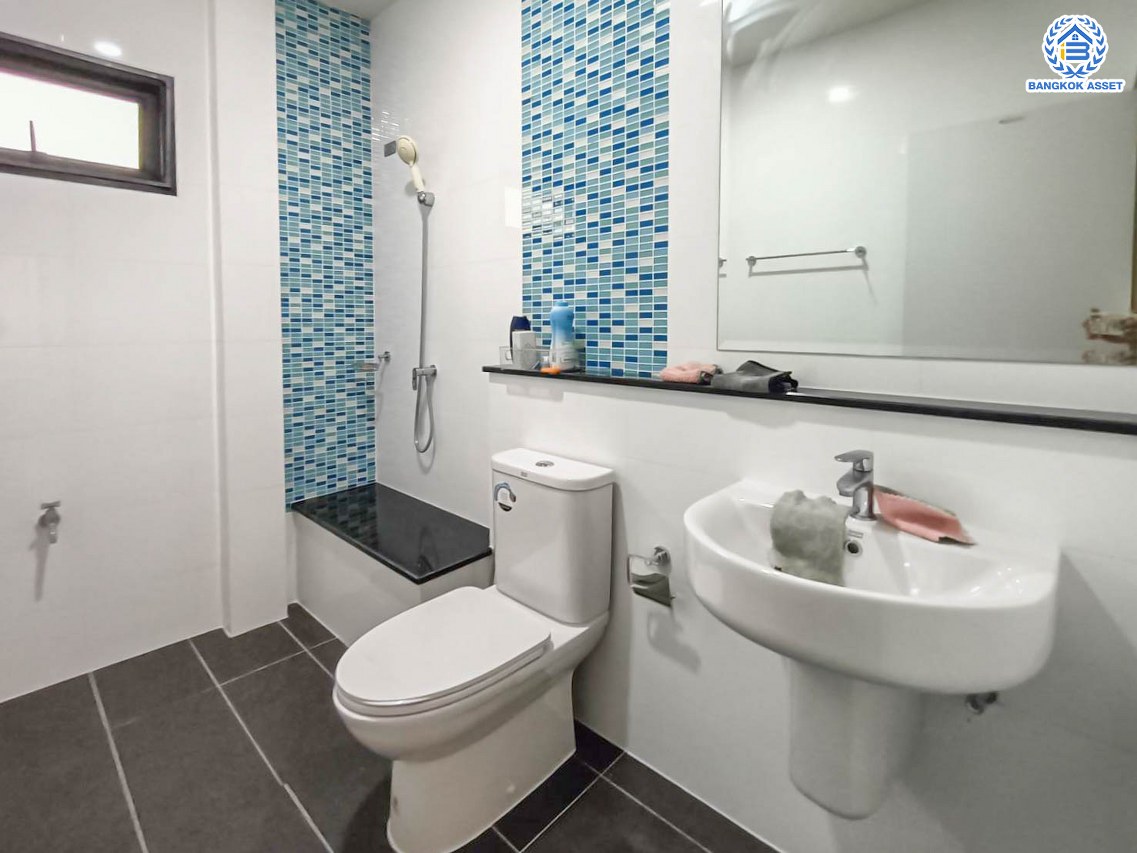 *****บ้านเดี่ยวมือสองนนทบุรี โครงการ เดอะเกรท บางใหญ่ หลังมุม เนื้อที่ 60.4 ตร.ว. พื้นที่ใช้สอย 180 ตร.ม. ฟังก์ชัน 3 ห้องนอน 2 ห้องน้ำ 2 ที่จอดรถ ฟรี! เครื่องปรับอากาศ เครื่องทำน้ำอุ่น โครงการบนทำเลใกล้เมือง เชื่อมต่อถนนรัตนาธิเบศร์ ถนนกาญจนาภิเษก ใกล้รถไฟฟ้าสายสีม่วง "สถานีคลองบางไผ่" และจุดขึ้นทางด่วน "ศรีรัช"