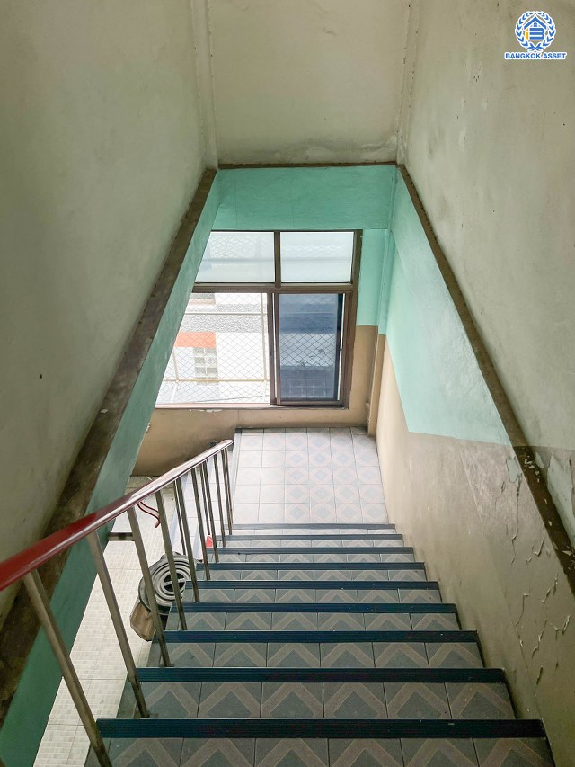 *****อาคารพาณิชย์ 4 คูหา 5 ชั้น  ซอยลาดพร้าว122 ลาดพร้าว หลังริม! เนื้อที่ 69 ตร.ว. พร้อมฟังก์ชัน 49 ห้องนอน 34 ห้องน้ำ บนทำเลดี อยู่ในย่านที่เหมาะสำหรับทำธุรกิจ หอพัก ใกล้รถไฟฟ้าสายสีเหลือง "สถานีมหาดไทย" และจุดขึ้นทางด่วน "ลาดพร้าว"