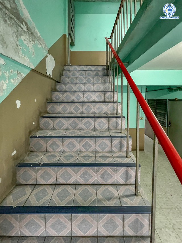 *****อาคารพาณิชย์ 4 คูหา 5 ชั้น  ซอยลาดพร้าว122 ลาดพร้าว หลังริม! เนื้อที่ 69 ตร.ว. พร้อมฟังก์ชัน 49 ห้องนอน 34 ห้องน้ำ บนทำเลดี อยู่ในย่านที่เหมาะสำหรับทำธุรกิจ หอพัก ใกล้รถไฟฟ้าสายสีเหลือง "สถานีมหาดไทย" และจุดขึ้นทางด่วน "ลาดพร้าว"