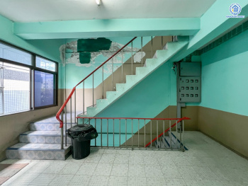 *****อาคารพาณิชย์ 4 คูหา 5 ชั้น  ซอยลาดพร้าว122 ลาดพร้าว หลังริม! เนื้อที่ 69 ตร.ว. พร้อมฟังก์ชัน 49 ห้องนอน 34 ห้องน้ำ บนทำเลดี อยู่ในย่านที่เหมาะสำหรับทำธุรกิจ หอพัก ใกล้รถไฟฟ้าสายสีเหลือง "สถานีมหาดไทย" และจุดขึ้นทางด่วน "ลาดพร้าว"