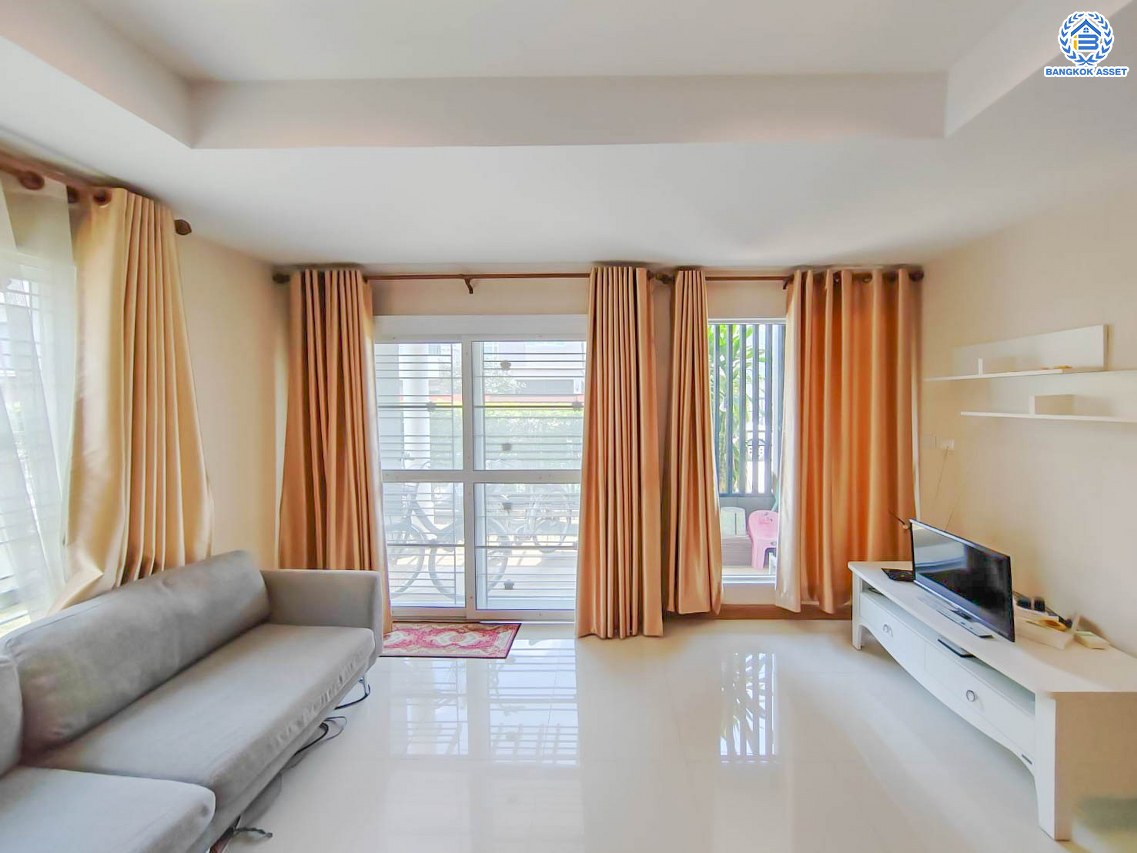 บ้านแฝดมือสอง โครงการ พฤกษาทาวน์ เซเรนิติ้2 เพชรเกษม81 เนื้อที่ 40.30 ตร.ว. พื้นที่ใช้สอย 138 ตร.ม. ฟังก์ชัน 3 ห้องนอน 2 ห้องน้ำ 1 ที่จอดรถ บ้านสวยบนทำเลดีเดินทางสะดวกเชื่อมต่อหลากหลายเส้นทาง ใกล้เดอะมอลล์บางแค แถมฟรี เครื่องปรับอากาศ พร้อมเข้าอยู่ได้เลย...