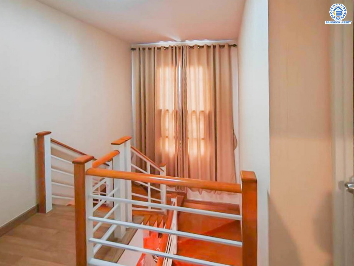 บ้านแฝดมือสอง โครงการ พฤกษาทาวน์ เซเรนิติ้2 เพชรเกษม81 เนื้อที่ 40.30 ตร.ว. พื้นที่ใช้สอย 138 ตร.ม. ฟังก์ชัน 3 ห้องนอน 2 ห้องน้ำ 1 ที่จอดรถ บ้านสวยบนทำเลดีเดินทางสะดวกเชื่อมต่อหลากหลายเส้นทาง ใกล้เดอะมอลล์บางแค แถมฟรี เครื่องปรับอากาศ พร้อมเข้าอยู่ได้เลย...