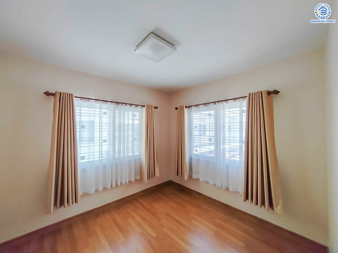 บ้านแฝดมือสอง โครงการ พฤกษาทาวน์ เซเรนิติ้2 เพชรเกษม81 เนื้อที่ 40.30 ตร.ว. พื้นที่ใช้สอย 138 ตร.ม. ฟังก์ชัน 3 ห้องนอน 2 ห้องน้ำ 1 ที่จอดรถ บ้านสวยบนทำเลดีเดินทางสะดวกเชื่อมต่อหลากหลายเส้นทาง ใกล้เดอะมอลล์บางแค แถมฟรี เครื่องปรับอากาศ พร้อมเข้าอยู่ได้เลย...