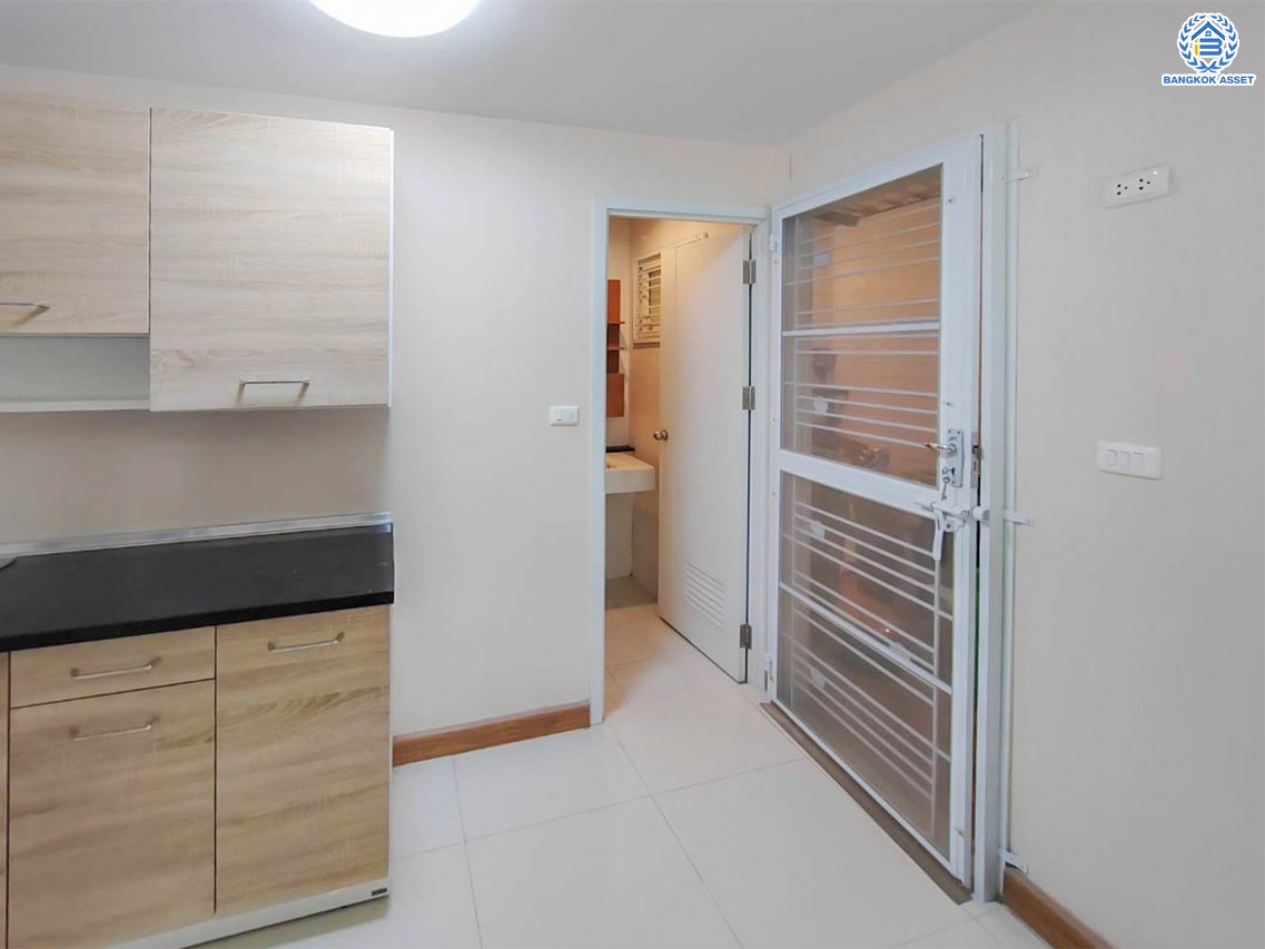 บ้านแฝดมือสอง โครงการ พฤกษาทาวน์ เซเรนิติ้2 เพชรเกษม81 เนื้อที่ 40.30 ตร.ว. พื้นที่ใช้สอย 138 ตร.ม. ฟังก์ชัน 3 ห้องนอน 2 ห้องน้ำ 1 ที่จอดรถ บ้านสวยบนทำเลดีเดินทางสะดวกเชื่อมต่อหลากหลายเส้นทาง ใกล้เดอะมอลล์บางแค แถมฟรี เครื่องปรับอากาศ พร้อมเข้าอยู่ได้เลย...