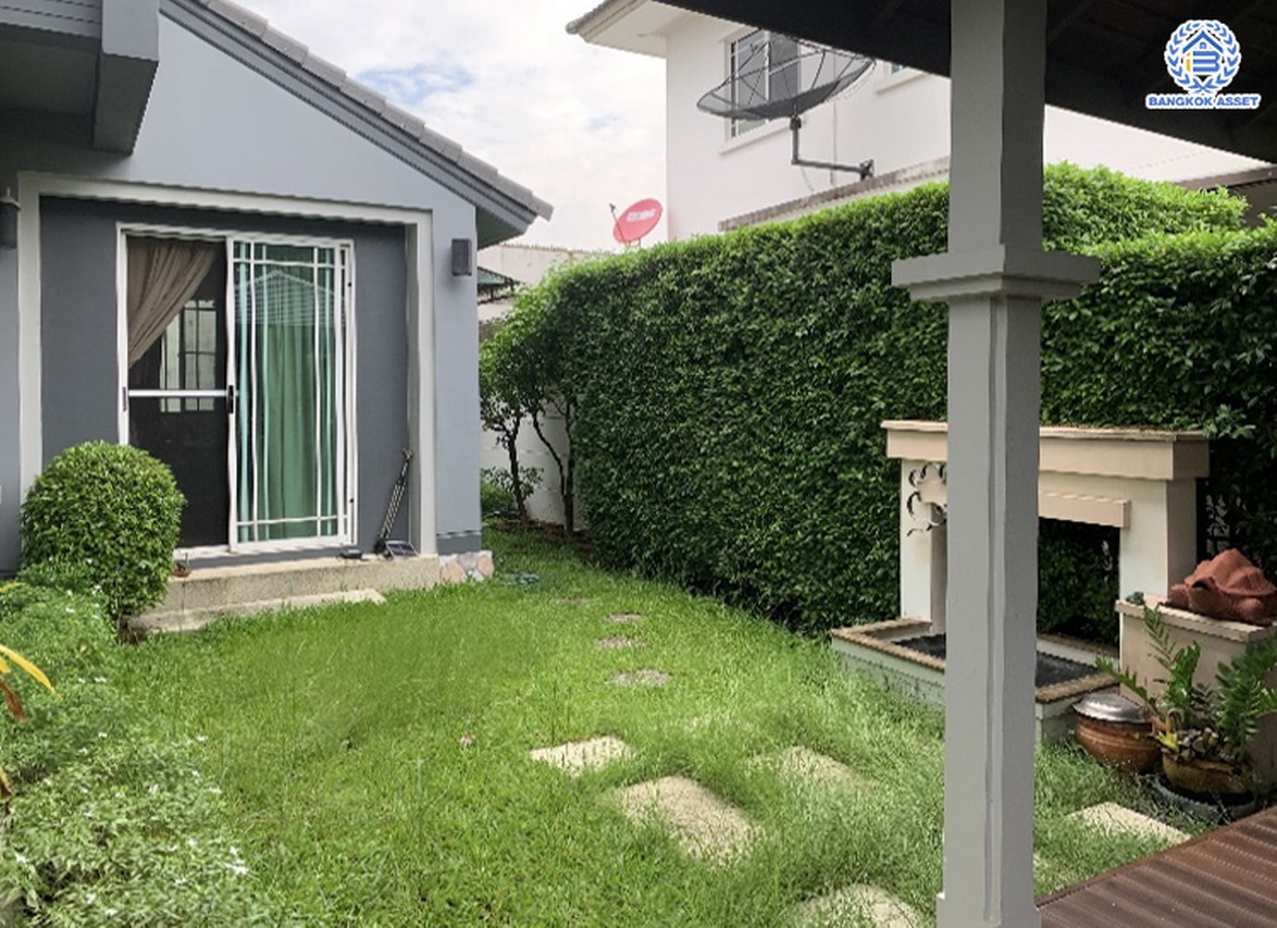 *****บ้านเดี่ยวมือสอง โครงการ นันทวัน อุทยาน-อักษะ คุณภาพระดับ L&H เนื้อที่กว้างขวางถึง 68.6 ตร.ว. พื้นที่ใช้สอย 200 ตร.ว. ฟังก์ชัน 4 ห้องนอน 3 ห้องน้ำ 2 ที่จอดรถ มีห้องอเนกประสงค์ชั้นล่าง และห้องพักผ่อนชั้น2 พร้อมห้องแม่บ้านพร้อมห้องน้ำ ทำเลดี เชื่อมต่อถนนอุทยาน, ถนนบรมราชชนนี, ถนนพุทธมณฑลสาย 4 และถนนพุทธมณฑลสาย 3 ใกล้มหาวิทยาลัยมหิดล