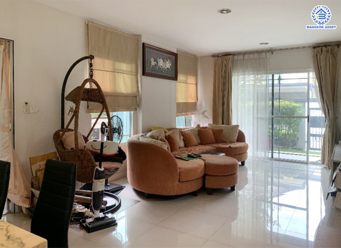 *****บ้านเดี่ยวมือสอง โครงการ นันทวัน อุทยาน-อักษะ คุณภาพระดับ L&H เนื้อที่กว้างขวางถึง 68.6 ตร.ว. พื้นที่ใช้สอย 200 ตร.ว. ฟังก์ชัน 4 ห้องนอน 3 ห้องน้ำ 2 ที่จอดรถ มีห้องอเนกประสงค์ชั้นล่าง และห้องพักผ่อนชั้น2 พร้อมห้องแม่บ้านพร้อมห้องน้ำ ทำเลดี เชื่อมต่อถนนอุทยาน, ถนนบรมราชชนนี, ถนนพุทธมณฑลสาย 4 และถนนพุทธมณฑลสาย 3 ใกล้มหาวิทยาลัยมหิดล