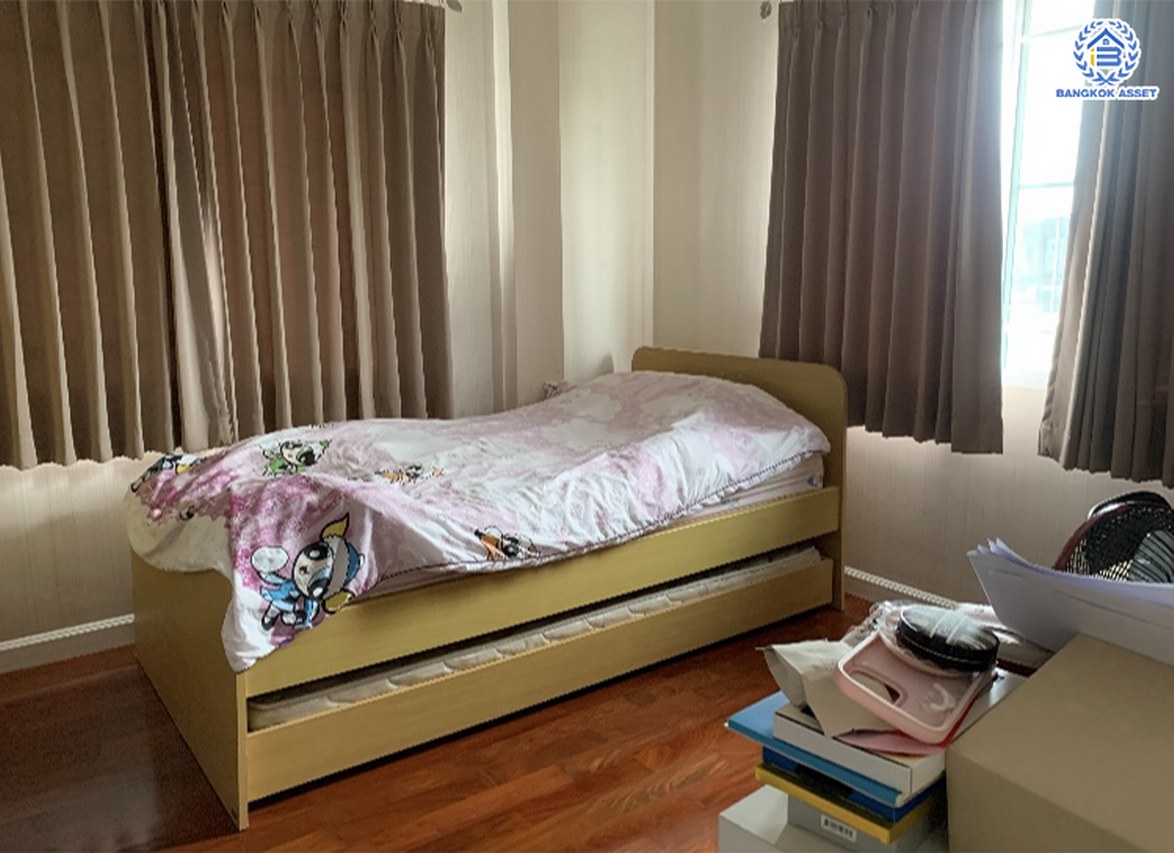 *****บ้านเดี่ยวมือสอง โครงการ นันทวัน อุทยาน-อักษะ คุณภาพระดับ L&H เนื้อที่กว้างขวางถึง 68.6 ตร.ว. พื้นที่ใช้สอย 200 ตร.ว. ฟังก์ชัน 4 ห้องนอน 3 ห้องน้ำ 2 ที่จอดรถ มีห้องอเนกประสงค์ชั้นล่าง และห้องพักผ่อนชั้น2 พร้อมห้องแม่บ้านพร้อมห้องน้ำ ทำเลดี เชื่อมต่อถนนอุทยาน, ถนนบรมราชชนนี, ถนนพุทธมณฑลสาย 4 และถนนพุทธมณฑลสาย 3 ใกล้มหาวิทยาลัยมหิดล