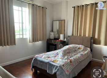 *****บ้านเดี่ยวมือสอง โครงการ นันทวัน อุทยาน-อักษะ คุณภาพระดับ L&H เนื้อที่กว้างขวางถึง 68.6 ตร.ว. พื้นที่ใช้สอย 200 ตร.ว. ฟังก์ชัน 4 ห้องนอน 3 ห้องน้ำ 2 ที่จอดรถ มีห้องอเนกประสงค์ชั้นล่าง และห้องพักผ่อนชั้น2 พร้อมห้องแม่บ้านพร้อมห้องน้ำ ทำเลดี เชื่อมต่อถนนอุทยาน, ถนนบรมราชชนนี, ถนนพุทธมณฑลสาย 4 และถนนพุทธมณฑลสาย 3 ใกล้มหาวิทยาลัยมหิดล