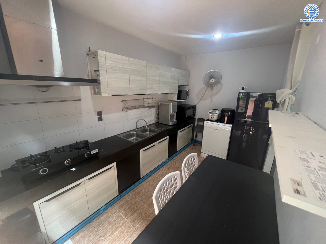 *****บ้านแฝดมือสอง โครงการ ยลประภา นวมินทร์ หลังริม เนื้อที่กว้าง 36.00 ตร.ว. พื้นที่ใช้สอย 140 ตร.ม. ฟังก์ชัน 4 ห้องนอน 3 ห้องน้ำ บนทำเลเดินทางสะดวก เชื่อมต่อถนนนวมินทร์  แถมฟรี เครื่องปรับอากาศ เครื่องดูดควัน เครื่องปั๊มน้ำ แทงค์น้ำ จองเลย!