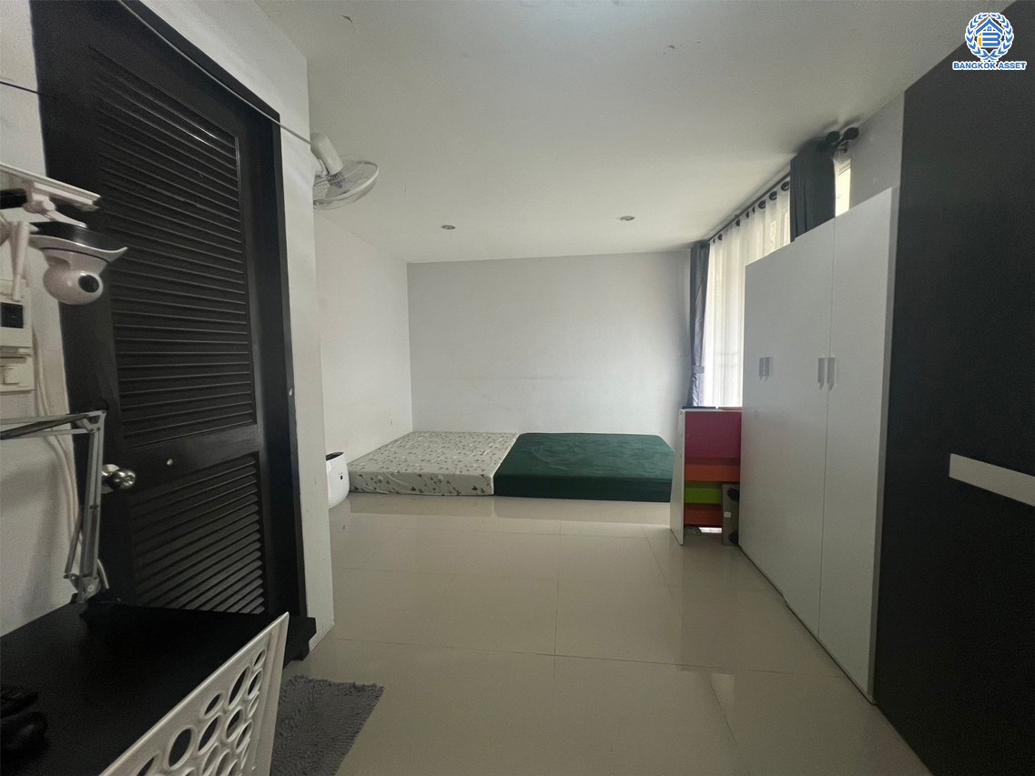 *****บ้านแฝดมือสอง โครงการ ยลประภา นวมินทร์ หลังริม เนื้อที่กว้าง 36.00 ตร.ว. พื้นที่ใช้สอย 140 ตร.ม. ฟังก์ชัน 4 ห้องนอน 3 ห้องน้ำ บนทำเลเดินทางสะดวก เชื่อมต่อถนนนวมินทร์  แถมฟรี เครื่องปรับอากาศ เครื่องดูดควัน เครื่องปั๊มน้ำ แทงค์น้ำ จองเลย!