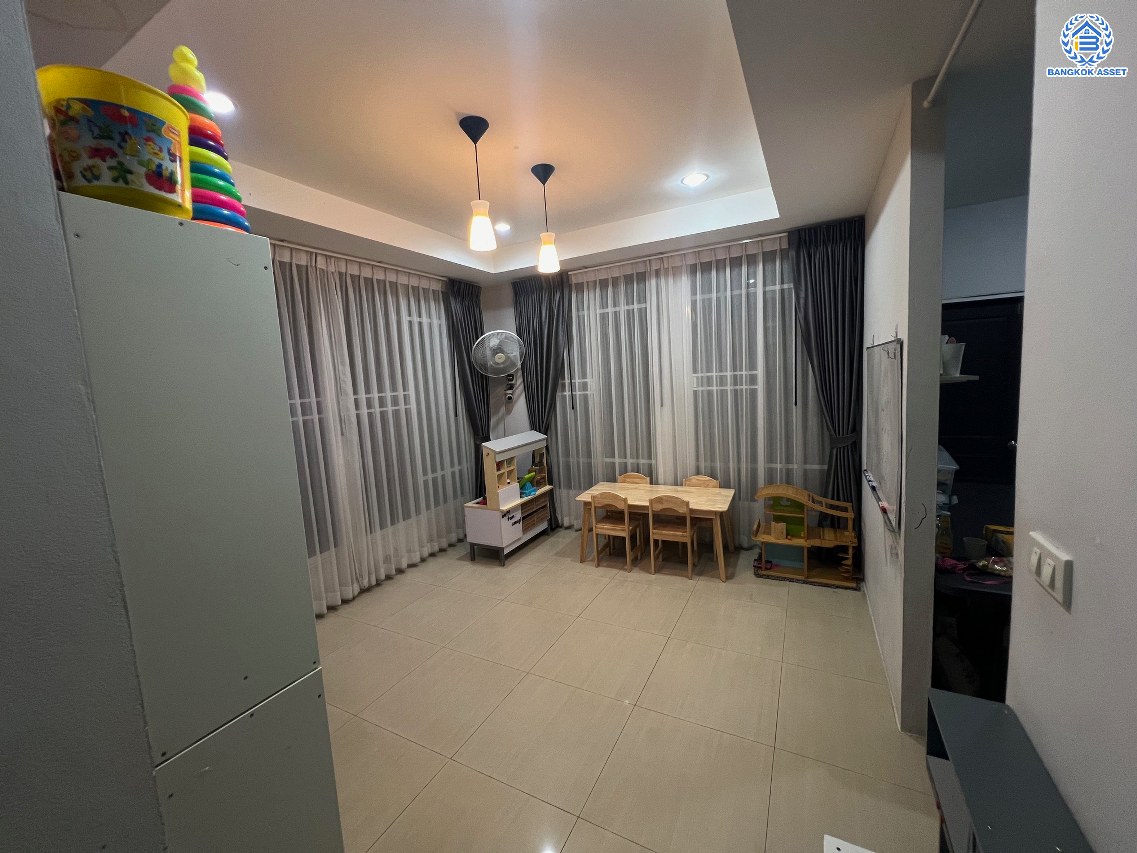 *****บ้านแฝดมือสอง โครงการ ยลประภา นวมินทร์ หลังริม เนื้อที่กว้าง 36.00 ตร.ว. พื้นที่ใช้สอย 140 ตร.ม. ฟังก์ชัน 4 ห้องนอน 3 ห้องน้ำ บนทำเลเดินทางสะดวก เชื่อมต่อถนนนวมินทร์  แถมฟรี เครื่องปรับอากาศ เครื่องดูดควัน เครื่องปั๊มน้ำ แทงค์น้ำ จองเลย!