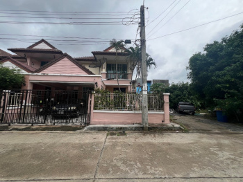 *****บ้านแฝดมือสอง โครงการ ยลประภา นวมินทร์ หลังริม เนื้อที่กว้าง 36.00 ตร.ว. พื้นที่ใช้สอย 140 ตร.ม. ฟังก์ชัน 4 ห้องนอน 3 ห้องน้ำ บนทำเลเดินทางสะดวก เชื่อมต่อถนนนวมินทร์  แถมฟรี เครื่องปรับอากาศ เครื่องดูดควัน เครื่องปั๊มน้ำ แทงค์น้ำ จองเลย!