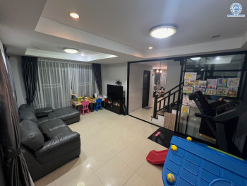 *****บ้านแฝดมือสอง โครงการ ยลประภา นวมินทร์ หลังริม เนื้อที่กว้าง 36.00 ตร.ว. พื้นที่ใช้สอย 140 ตร.ม. ฟังก์ชัน 4 ห้องนอน 3 ห้องน้ำ บนทำเลเดินทางสะดวก เชื่อมต่อถนนนวมินทร์  แถมฟรี เครื่องปรับอากาศ เครื่องดูดควัน เครื่องปั๊มน้ำ แทงค์น้ำ จองเลย!