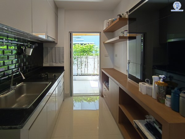 *****บ้านเดี่ยวมือสองนนทบุรี โครงการ เวนิว พระราม5 หลังมุม เนื้อที่กว้างขวางถึง 68.80 ตร.ว. ฟังก์ชัน 4 ห้องนอน 3 ห้องน้ำ 2 ที่จอดรถ ทำเลดี เพียง 10 นาทีก็ถึงรถไฟฟ้าสายสีม่วง "สถานีแยกติวานนท์" และจุดขึ้นทางด่วน "ศรีรัช" แถมฟรี เครื่องปรับอากาศ เครื่องทำน้ำอุ่น และ เครื่องดูดควัน พร้อมเข้าอยู่ได้เลย