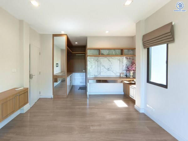 *****บ้านเดี่ยวมือสองนนทบุรี โครงการ เวนิว พระราม5 หลังมุม เนื้อที่กว้างขวางถึง 68.80 ตร.ว. ฟังก์ชัน 4 ห้องนอน 3 ห้องน้ำ 2 ที่จอดรถ ทำเลดี เพียง 10 นาทีก็ถึงรถไฟฟ้าสายสีม่วง "สถานีแยกติวานนท์" และจุดขึ้นทางด่วน "ศรีรัช" แถมฟรี เครื่องปรับอากาศ เครื่องทำน้ำอุ่น และ เครื่องดูดควัน พร้อมเข้าอยู่ได้เลย