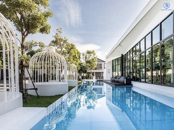 *****บ้านเดี่ยวมือสองนนทบุรี โครงการ เวนิว พระราม5 หลังมุม เนื้อที่กว้างขวางถึง 68.80 ตร.ว. ฟังก์ชัน 4 ห้องนอน 3 ห้องน้ำ 2 ที่จอดรถ ทำเลดี เพียง 10 นาทีก็ถึงรถไฟฟ้าสายสีม่วง "สถานีแยกติวานนท์" และจุดขึ้นทางด่วน "ศรีรัช" แถมฟรี เครื่องปรับอากาศ เครื่องทำน้ำอุ่น และ เครื่องดูดควัน พร้อมเข้าอยู่ได้เลย