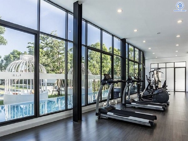 *****บ้านเดี่ยวมือสองนนทบุรี โครงการ เวนิว พระราม5 หลังมุม เนื้อที่กว้างขวางถึง 68.80 ตร.ว. ฟังก์ชัน 4 ห้องนอน 3 ห้องน้ำ 2 ที่จอดรถ ทำเลดี เพียง 10 นาทีก็ถึงรถไฟฟ้าสายสีม่วง "สถานีแยกติวานนท์" และจุดขึ้นทางด่วน "ศรีรัช" แถมฟรี เครื่องปรับอากาศ เครื่องทำน้ำอุ่น และ เครื่องดูดควัน พร้อมเข้าอยู่ได้เลย