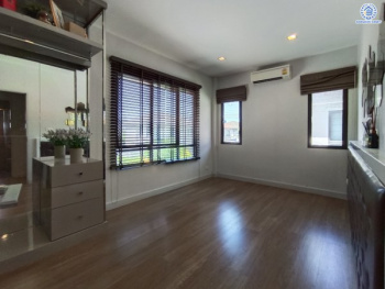 *****บ้านเดี่ยวมือสองนนทบุรี โครงการ เวนิว พระราม5 หลังมุม เนื้อที่กว้างขวางถึง 68.80 ตร.ว. ฟังก์ชัน 4 ห้องนอน 3 ห้องน้ำ 2 ที่จอดรถ ทำเลดี เพียง 10 นาทีก็ถึงรถไฟฟ้าสายสีม่วง "สถานีแยกติวานนท์" และจุดขึ้นทางด่วน "ศรีรัช" แถมฟรี เครื่องปรับอากาศ เครื่องทำน้ำอุ่น และ เครื่องดูดควัน พร้อมเข้าอยู่ได้เลย