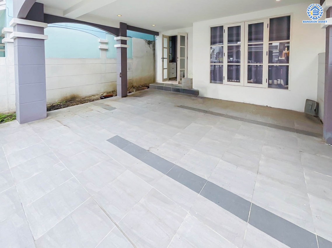 ทาวน์โฮม 3 ชั้นมือสอง โครงการ เศรณีปาร์ค วิภาวดี60 เนื้อที่ 25.20 ตร.ว. พื้นที่ใช้สอย 202.72 ตร.ม. พร้อมฟังก์ชัน 3 ห้องนอน 3 ห้องน้ำ 2 ที่จอดรถ บ้านราคาดีมาก บนทำเลใกล้แหล่งอำนวยความสะดวกหลากหลาย เชื่อมต่อถนนวิภาวดี-รังสิต ถนนประเสริฐมนูกิจ ใกล้รถไฟฟ้าสายสีเขียว "สถานีบางบัว" ใกล้จุดขึ้นทางด่วน "อุตราภิมุข"...