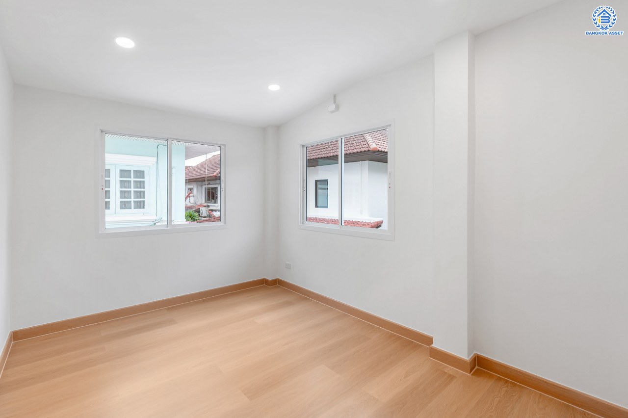 บ้านมือสองตกแต่งใหม่ โครงการ มณียา มาสเตอร์พีช รัตนาธิเบศร์ แบรนด์ Property Perfect เนื้อที่ 54.00 ตร.ว. พื้นที่ใช้สอย 245.86 ตร.ม. ฟังก์ชัน 4 ห้องนอน 4 ห้องน้ำ 2 ที่จอดรถ บนทำเลที่ดีที่สุด เชื่อมต่อ ถนนรัตนาธิเบศร์ และ ถนนราชพฤกษ์ ใจกลาง 2 เซ็นทรัลฯ ใกล้รถไฟฟ้าสายสีม่วง "สถานีบางรักน้อยท่าอิฐ" และ "สถานีไทรม้า"