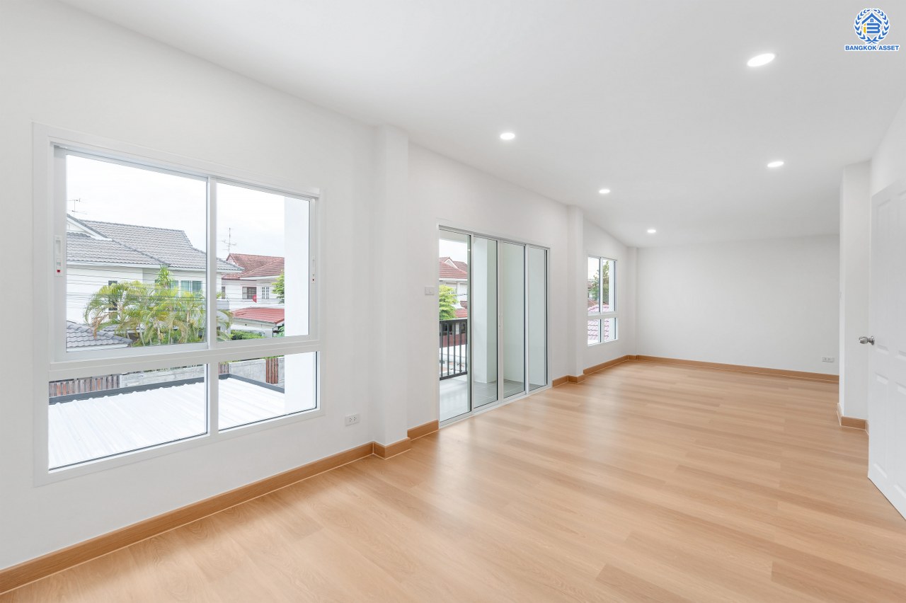 บ้านมือสองตกแต่งใหม่ โครงการ มณียา มาสเตอร์พีช รัตนาธิเบศร์ แบรนด์ Property Perfect เนื้อที่ 54.00 ตร.ว. พื้นที่ใช้สอย 245.86 ตร.ม. ฟังก์ชัน 4 ห้องนอน 4 ห้องน้ำ 2 ที่จอดรถ บนทำเลที่ดีที่สุด เชื่อมต่อ ถนนรัตนาธิเบศร์ และ ถนนราชพฤกษ์ ใจกลาง 2 เซ็นทรัลฯ ใกล้รถไฟฟ้าสายสีม่วง "สถานีบางรักน้อยท่าอิฐ" และ "สถานีไทรม้า"