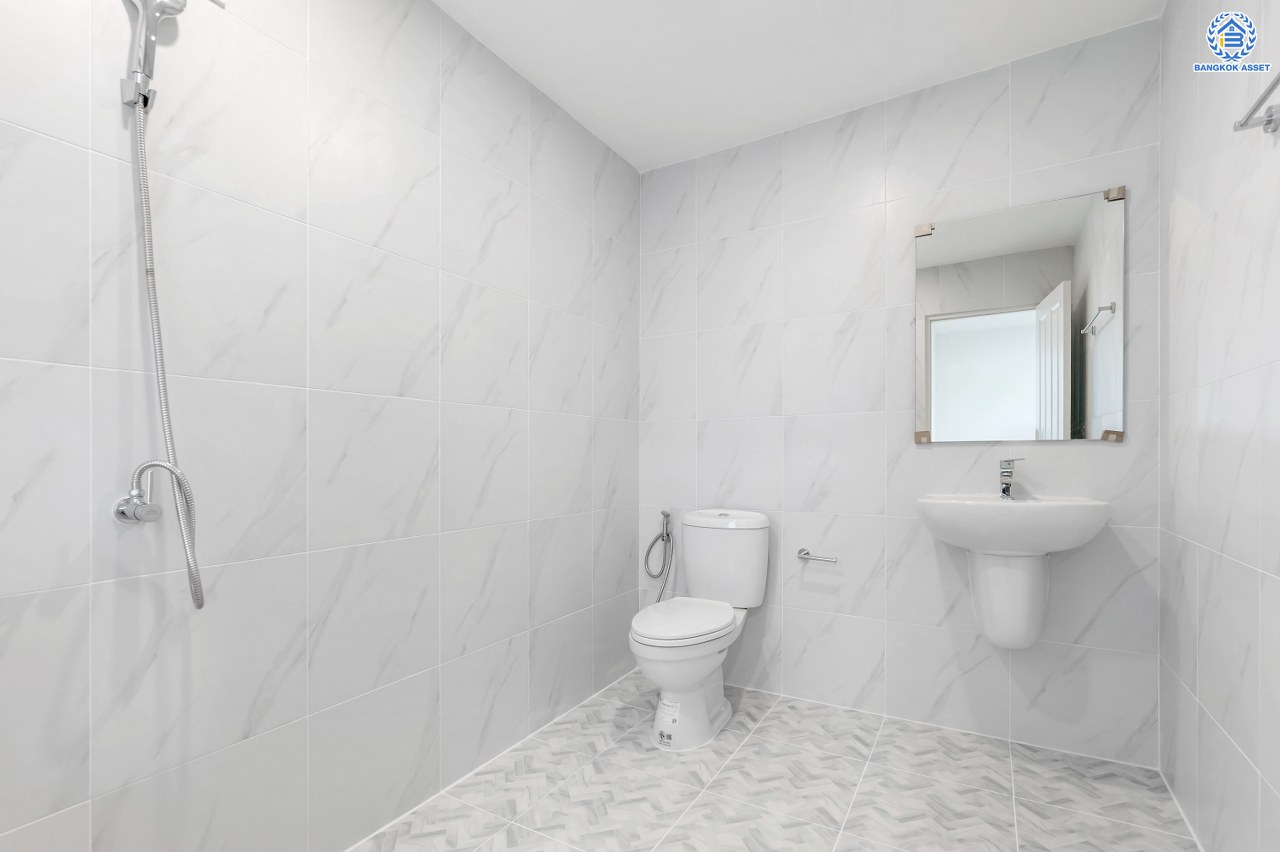 บ้านมือสองตกแต่งใหม่ โครงการ มณียา มาสเตอร์พีช รัตนาธิเบศร์ แบรนด์ Property Perfect เนื้อที่ 54.00 ตร.ว. พื้นที่ใช้สอย 245.86 ตร.ม. ฟังก์ชัน 4 ห้องนอน 4 ห้องน้ำ 2 ที่จอดรถ บนทำเลที่ดีที่สุด เชื่อมต่อ ถนนรัตนาธิเบศร์ และ ถนนราชพฤกษ์ ใจกลาง 2 เซ็นทรัลฯ ใกล้รถไฟฟ้าสายสีม่วง "สถานีบางรักน้อยท่าอิฐ" และ "สถานีไทรม้า"