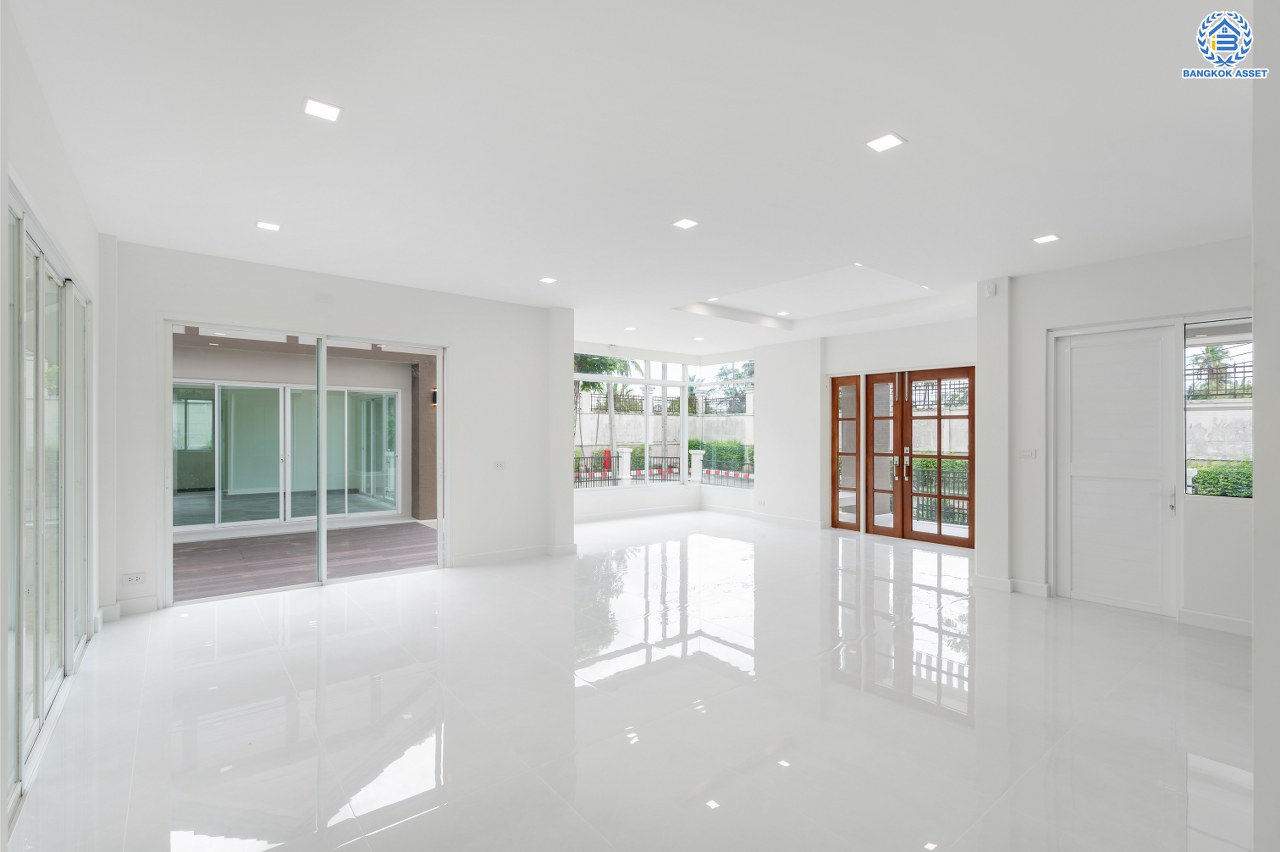 บ้านมือสองตกแต่งใหม่ โครงการ วรารมย์ เพชรเกษม81 จากแบรนด์ Q.House เนื้อที่ 103.80 ตร.ว. พื้นที่ใช้สอย 259.87 ตร.ม. พร้อมฟังก์ชันการใช้งาน 3 ห้องนอน 4 ห้องน้ำ 1 ห้องอเนกประสงค์ ที่สามารถปรับการใช้งานได้ตามความต้องการ บนทำเลเชื่อมต่อ ถนนกาญจนาภิเษก ถนนบางบอน ถนนพุทธมณฑลสาย4 ใกล้ The Mall บางแค