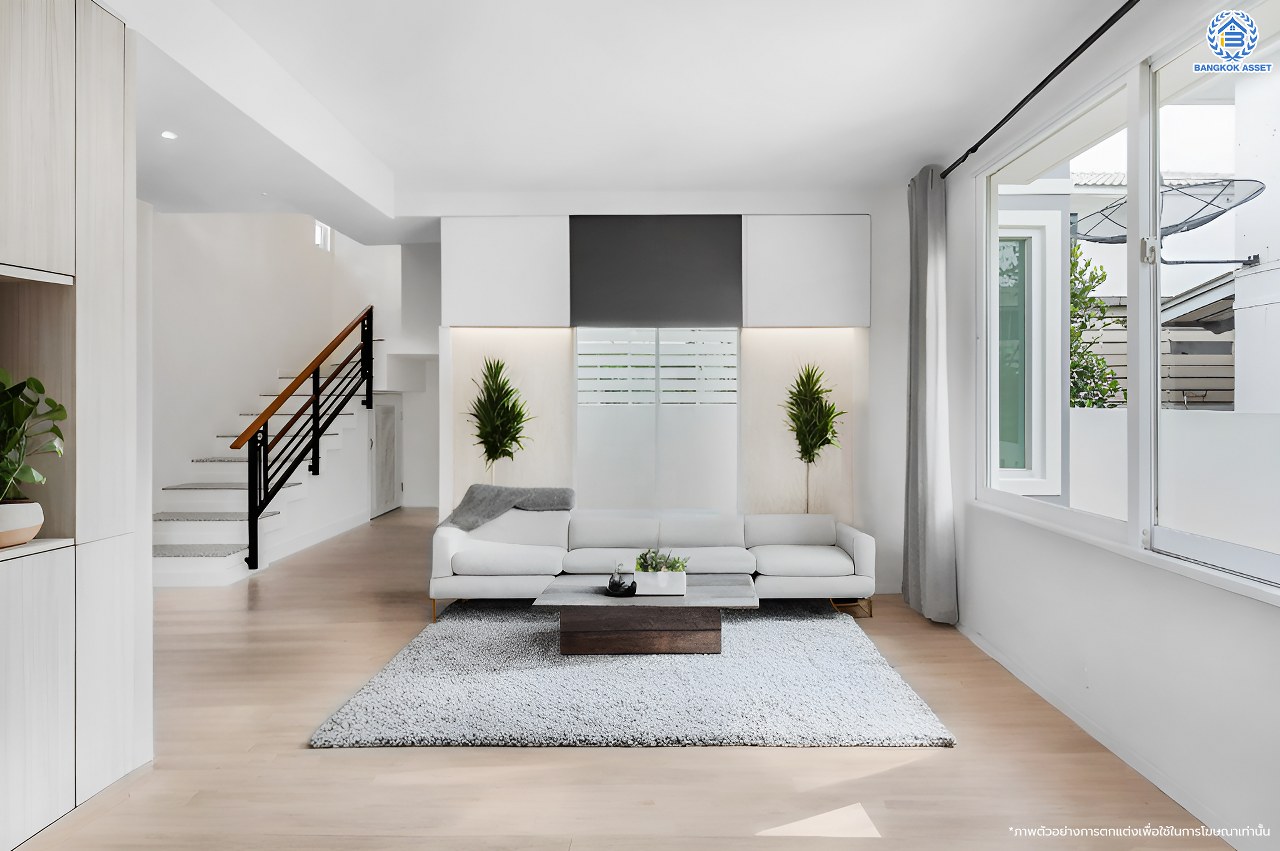 บ้านมือสองตกแต่งใหม่ โครงการ โฮมเพลส วงแหวน-รัตนาธิเบศร์ เนื้อที่ 39.90 ตร.ว. พื้นที่ใช้สอย 159.08 ตร.ม. ฟังก์ชัน 3 ห้องนอน 2 ห้องน้ำ ที่จอดรถ 2 คัน ตั้งอยู่บนทำเลแห่งการเดินทาง เชื่อมต่อถนนกาญจนาภิเษก ใกล้รถไฟฟ้า "สถานีตลาดบางใหญ่" และ ใกล้ห้างเซ็นทรัล เวสต์เกต