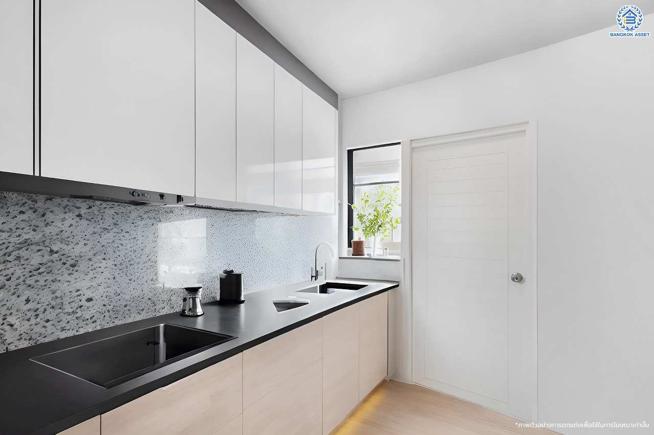 บ้านมือสองตกแต่งใหม่ โครงการ โฮมเพลส วงแหวน-รัตนาธิเบศร์ เนื้อที่ 39.90 ตร.ว. พื้นที่ใช้สอย 159.08 ตร.ม. ฟังก์ชัน 3 ห้องนอน 2 ห้องน้ำ ที่จอดรถ 2 คัน ตั้งอยู่บนทำเลแห่งการเดินทาง เชื่อมต่อถนนกาญจนาภิเษก ใกล้รถไฟฟ้า "สถานีตลาดบางใหญ่" และ ใกล้ห้างเซ็นทรัล เวสต์เกต