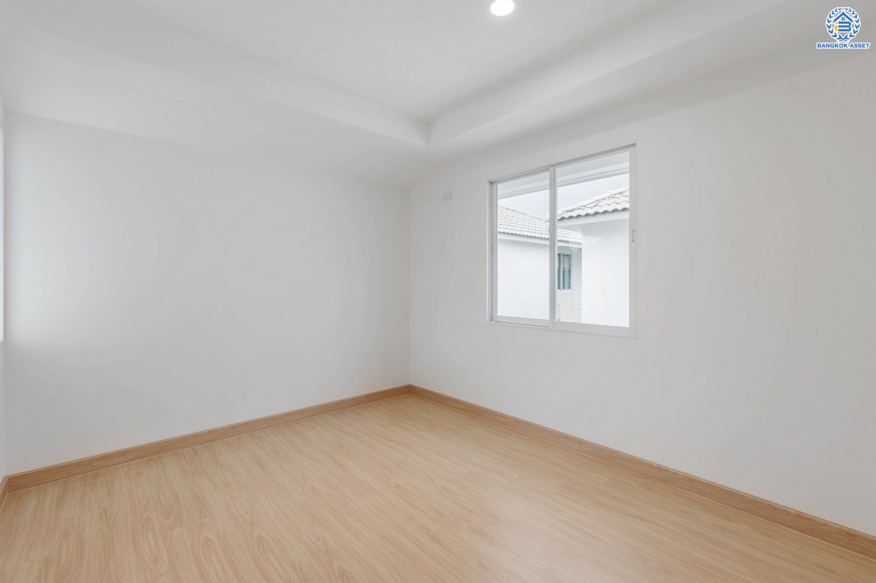 บ้านมือสองตกแต่งใหม่ โครงการ โฮมเพลส วงแหวน-รัตนาธิเบศร์ เนื้อที่ 39.90 ตร.ว. พื้นที่ใช้สอย 159.08 ตร.ม. ฟังก์ชัน 3 ห้องนอน 2 ห้องน้ำ ที่จอดรถ 2 คัน ตั้งอยู่บนทำเลแห่งการเดินทาง เชื่อมต่อถนนกาญจนาภิเษก ใกล้รถไฟฟ้า "สถานีตลาดบางใหญ่" และ ใกล้ห้างเซ็นทรัล เวสต์เกต