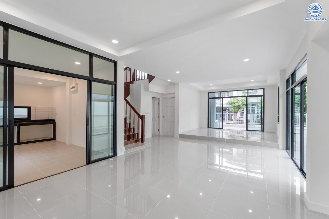 บ้านมือสองตกแต่งใหม่ โครงการ มณีรินทร์ รัตนาธิเบศร์ แบรนด์ Property Perfect เนื้อที่ 60.10 ตร.ว. พื้นที่ใช้สอย 268.23 ตร.ม. ฟังก์ชัน 3 ห้องนอน 3 ห้องน้ำ จอดรถได้ 2 คัน บนทำเลศักยภาพ เชื่อมต่อทั้ง ถนนรัตนาธิเบศร์ และถนนราชพฤกษ์ ใกล้เซ็นทรัลรัตนาธิเบศร์ และ เซ็นทรัลเวสต์เกต ใกล้ทางด่วน "งามวงศ์วาน" และรถไฟฟ้า "สถานีบางรักน้อยท่าอิฐ"...