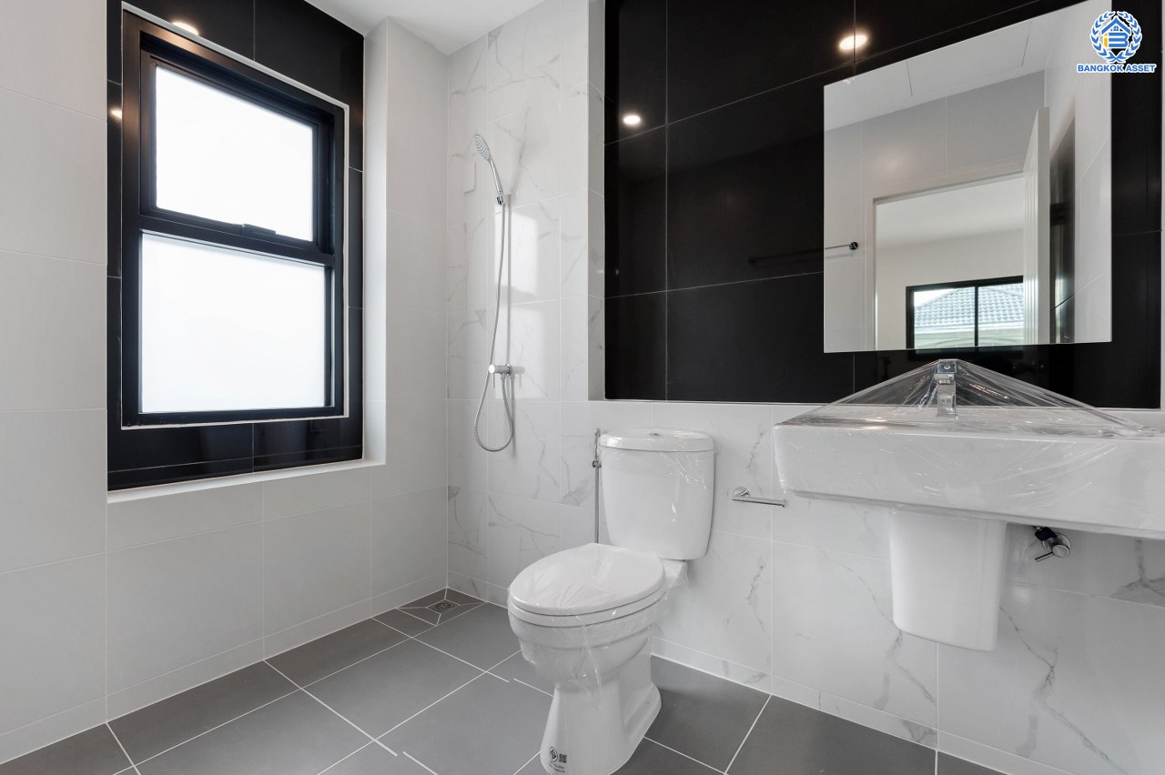 บ้านมือสองตกแต่งใหม่ โครงการ มณีรินทร์ รัตนาธิเบศร์ แบรนด์ Property Perfect เนื้อที่ 60.10 ตร.ว. พื้นที่ใช้สอย 268.23 ตร.ม. ฟังก์ชัน 3 ห้องนอน 3 ห้องน้ำ จอดรถได้ 2 คัน บนทำเลศักยภาพ เชื่อมต่อทั้ง ถนนรัตนาธิเบศร์ และถนนราชพฤกษ์ ใกล้เซ็นทรัลรัตนาธิเบศร์ และ เซ็นทรัลเวสต์เกต ใกล้ทางด่วน "งามวงศ์วาน" และรถไฟฟ้า "สถานีบางรักน้อยท่าอิฐ"...