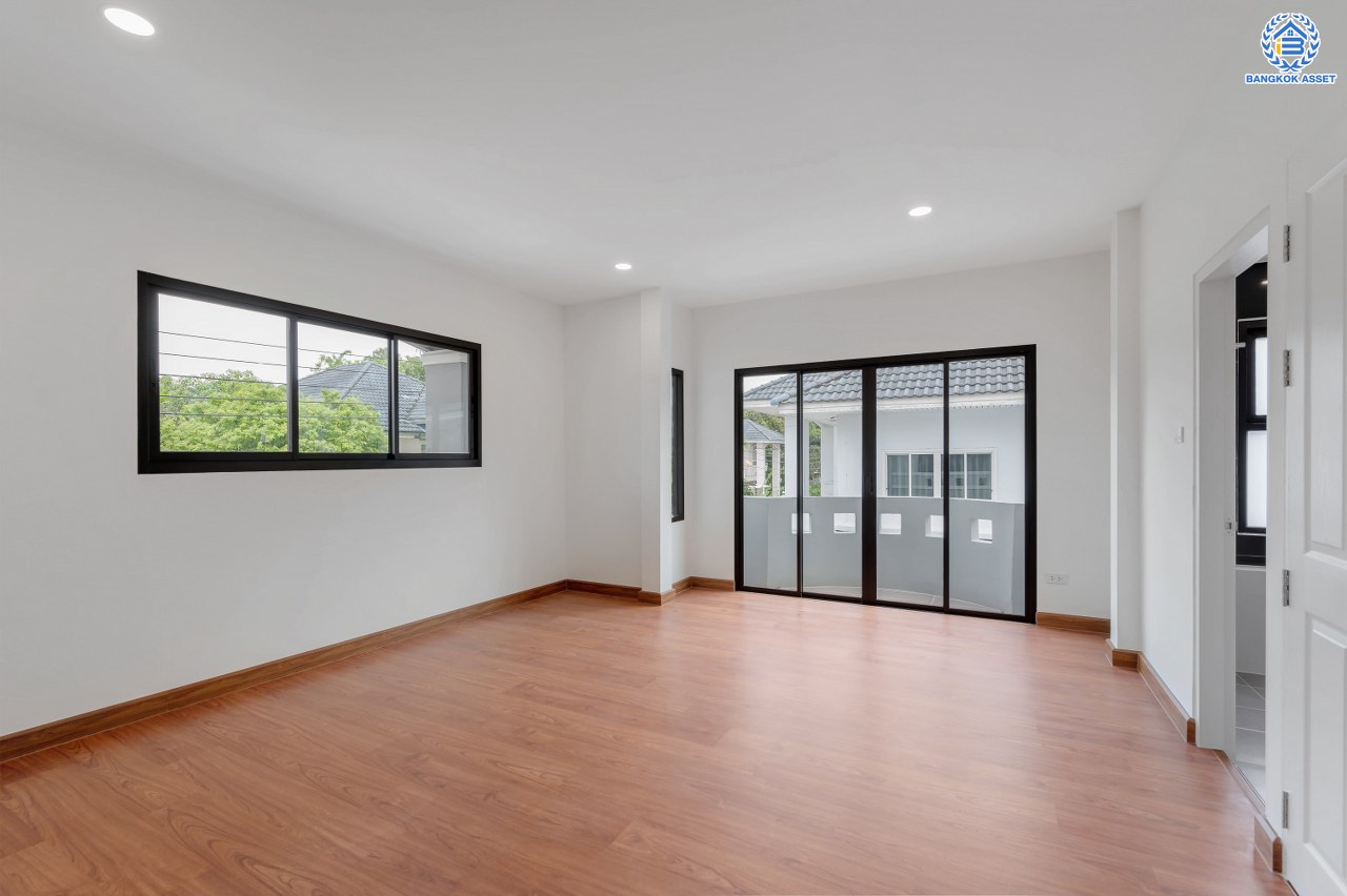 บ้านมือสองตกแต่งใหม่ โครงการ มณีรินทร์ รัตนาธิเบศร์ แบรนด์ Property Perfect เนื้อที่ 60.10 ตร.ว. พื้นที่ใช้สอย 268.23 ตร.ม. ฟังก์ชัน 3 ห้องนอน 3 ห้องน้ำ จอดรถได้ 2 คัน บนทำเลศักยภาพ เชื่อมต่อทั้ง ถนนรัตนาธิเบศร์ และถนนราชพฤกษ์ ใกล้เซ็นทรัลรัตนาธิเบศร์ และ เซ็นทรัลเวสต์เกต ใกล้ทางด่วน "งามวงศ์วาน" และรถไฟฟ้า "สถานีบางรักน้อยท่าอิฐ"...