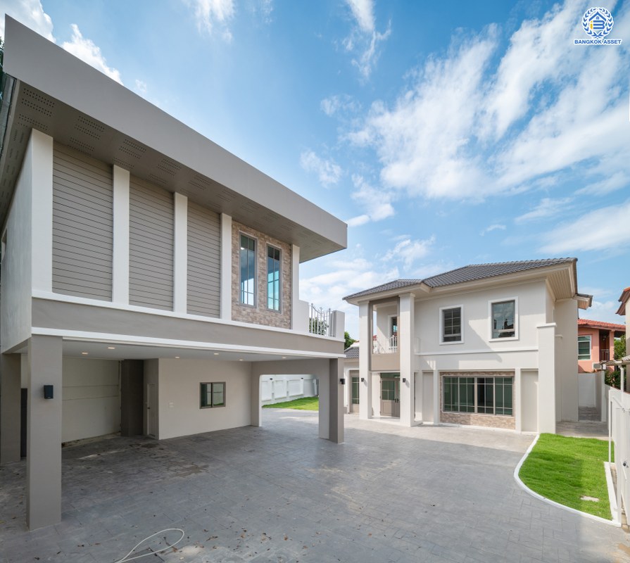 บ้านมือสองตกแต่งใหม่ โครงการ แกรนด์คาแนล ดอนเมือง หลังริม เนื้อที่กว้าง 156.7 ตร.ว. พื้นที่ใช้สอยกว้างถึง 640.02 ตร.ม. ฟังก์ชัน 4 ห้องนอน 5 ห้องน้ำ 2 ห้องอเนกประสงค์ 1 ห้องแม่บ้าน 3 ที่จอดรถ บนทำเลแห่งการเดินทาง เชื่อมต่อถนนวิภาวดี-รังสิต ถนนเชิดวุฒากาศ ใกล้รถไฟฟ้าสายสีแดง "สถานีดอนเมือง" และจุดขึ้นทางด่วน "อุตราภิมุข" ใกล้สนามบินดอนเมือง และมหาวิทยาลัยรังสิต