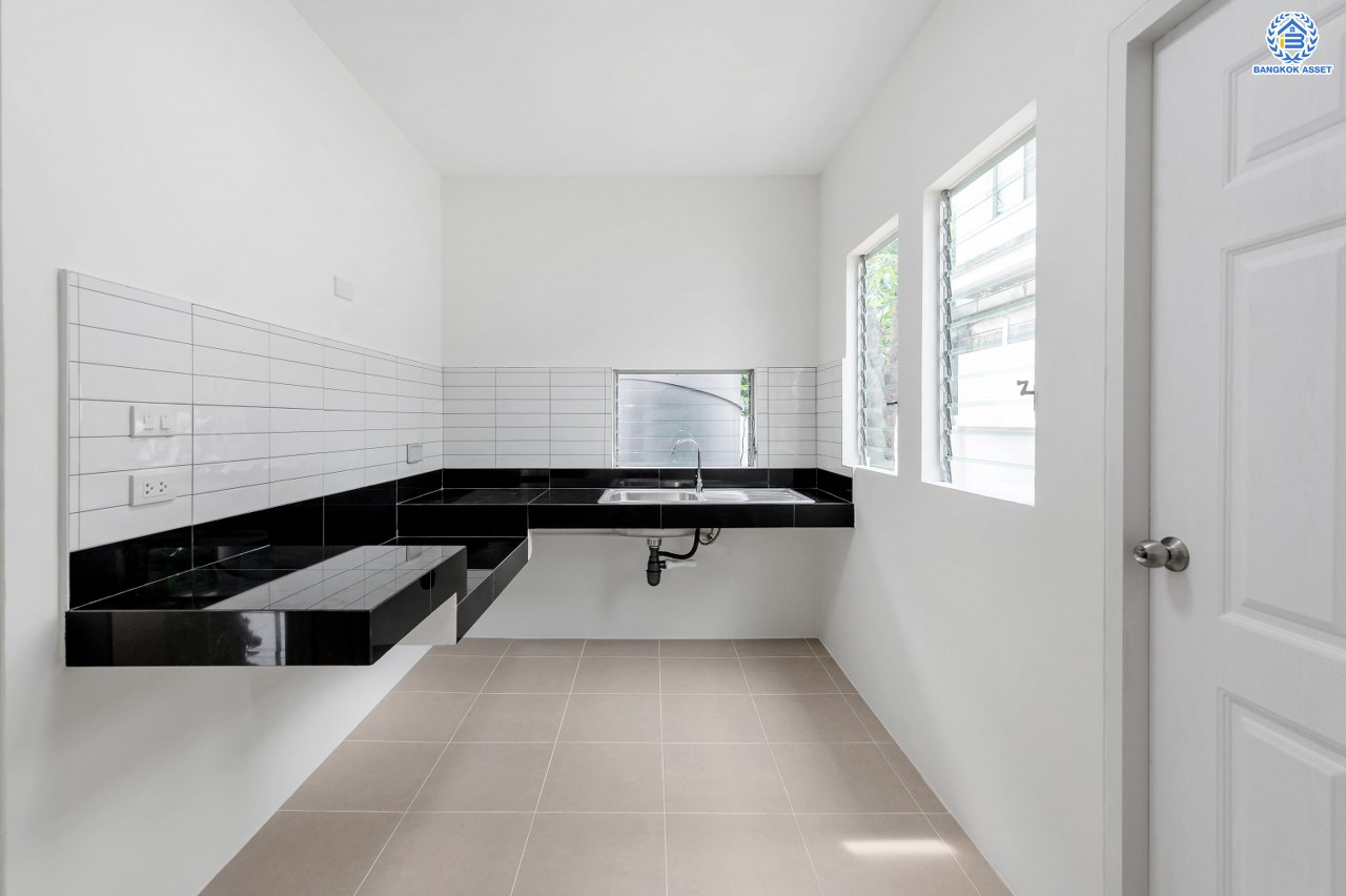 บ้านมือสองตกแต่งใหม่ โครงการ ชัยพฤกษ์ บางใหญ่ บ้านเดี่ยวแบรนด์คุณภาพ L&H สภาพแวดล้อมดี พร้อม Facilities ครบครัน บนเนื้อที่ 61.00 ตร.ว. พื้นที่ใช้สอย 177.47 ตร.ม. ฟังก์ชัน 3 ห้องนอน 3 ห้องน้ำ จอดรถได้ 2 คัน บนทำเลเดินทางสะดวก ใกล้รถไฟฟ้าสายสีม่วง "สถานีคลองบางไผ่" และเพียง 5 นาทีถึงเซ็นทรัล เวสต์เกต...