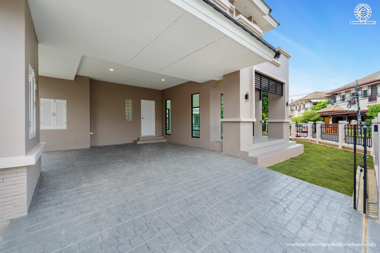 บ้านมือสองตกแต่งใหม่ โครงการ กฤษณา พระราม5-กาญจนาภิเษก หลังมุม เนื้อที่ 70 ตร.ว. พื้นที่ใช้อสอย 222.53 ตร.ม. ฟังก์ชัน 3 ห้องนอน 3 ห้องน้ำ 2 ที่จอดรถ พร้อมเข้าอยู่ ทำเลดีโครงการติดถนนใหญ่ "กาญจนาภิเษก" เชื่อมต่อได้หลายเส้นทางทั้ง ถนนบางบัวทอง ถนนนครอินทร์ ใกล้ห้างสรรพสินค้าเซ็นทรัลเวสต์เกต และจุดขึ้นทางด่วน "ศรีรัช"