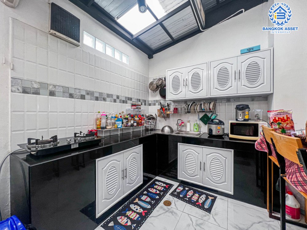 *****ทาวน์โฮมมือสอง โครงการ พิบูลย์ทาวน์โฮม พิบูลย์สงคราม เนื้อที่ 21.20 ตร.ว. ฟังก์ชัน 4 ห้องนอน 4 ห้องน้ำ 2 ที่จอดรถ บ้านสภาพดีเยี่ยม โครงการตั้งบนทำเลดี เชื่อมต่อถนนพิบูลย์สงคราม ใกล้รถไฟฟ้าสายสีม่วง "สถานีแยกติวานนท์" และจุดขึ้นทางด่วน "พระราม7" จองเลย!