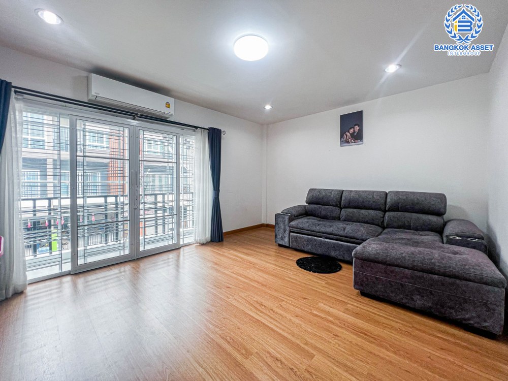 *****ทาวน์โฮมมือสอง โครงการ พิบูลย์ทาวน์โฮม พิบูลย์สงคราม เนื้อที่ 21.20 ตร.ว. ฟังก์ชัน 4 ห้องนอน 4 ห้องน้ำ 2 ที่จอดรถ บ้านสภาพดีเยี่ยม โครงการตั้งบนทำเลดี เชื่อมต่อถนนพิบูลย์สงคราม ใกล้รถไฟฟ้าสายสีม่วง "สถานีแยกติวานนท์" และจุดขึ้นทางด่วน "พระราม7" จองเลย!