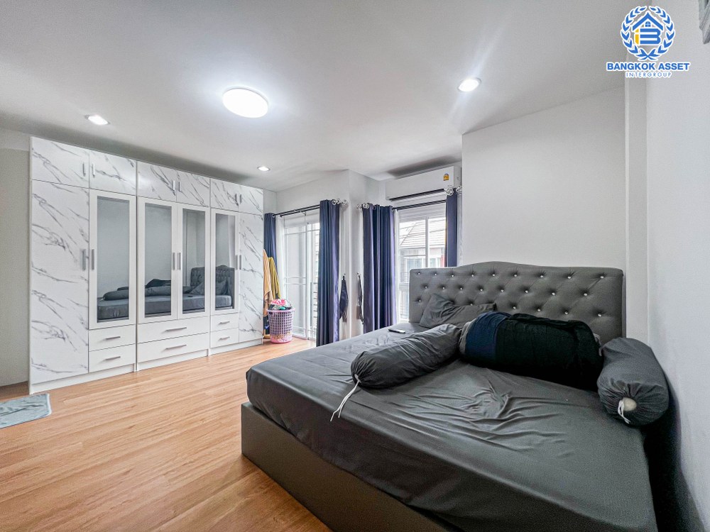 *****ทาวน์โฮมมือสอง โครงการ พิบูลย์ทาวน์โฮม พิบูลย์สงคราม เนื้อที่ 21.20 ตร.ว. ฟังก์ชัน 4 ห้องนอน 4 ห้องน้ำ 2 ที่จอดรถ บ้านสภาพดีเยี่ยม โครงการตั้งบนทำเลดี เชื่อมต่อถนนพิบูลย์สงคราม ใกล้รถไฟฟ้าสายสีม่วง "สถานีแยกติวานนท์" และจุดขึ้นทางด่วน "พระราม7" จองเลย!