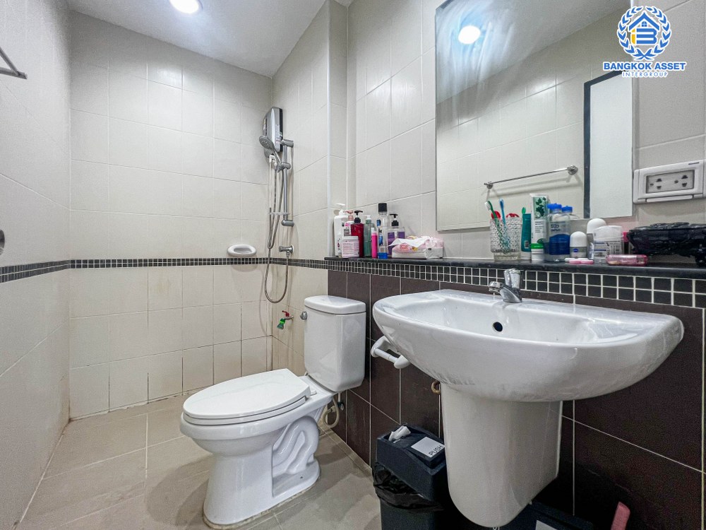 *****ทาวน์โฮมมือสอง โครงการ พิบูลย์ทาวน์โฮม พิบูลย์สงคราม เนื้อที่ 21.20 ตร.ว. ฟังก์ชัน 4 ห้องนอน 4 ห้องน้ำ 2 ที่จอดรถ บ้านสภาพดีเยี่ยม โครงการตั้งบนทำเลดี เชื่อมต่อถนนพิบูลย์สงคราม ใกล้รถไฟฟ้าสายสีม่วง "สถานีแยกติวานนท์" และจุดขึ้นทางด่วน "พระราม7" จองเลย!