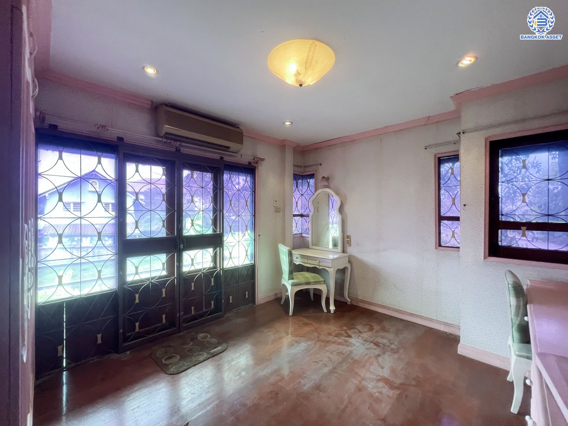 *****บ้านเดี่ยวมือสอง โครงการ ชวนชื่นกรีนวิลล์ พุทธมณฑลสาย2 เนื้อที่ 104 ตร.ว. พื้นที่ใช้สอย 250 ตร.ม. 3 ห้องนอน 3 ห้องน้ำ 4 ที่จอดรถ บนทำเลศักยภาพ เข้า-ออกได้ทั้ง ถ.พุทธมณฑลสาย2 และ ถ.กาญจนาภิเษก ใกล้ทางคู่ขนานลอยฟ้าบรมราชชนนี, เซ็นทรัลปิ่นเกล้า และม.มหิดล