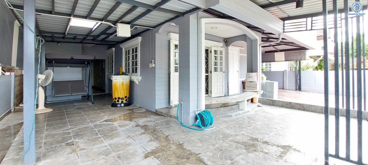 *****บ้านเดี่ยวมือสองนนทบุรี โครงการ มณียา2 ท่าอิฐ แบรนด์ Property Perfect เนื้อที่ 51.00 ตร.ว. พื้นที่ใช้สอย 130 ตร.ม. ฟังก์ชัน 4 ห้องนอน 3 ห้องน้ำ 2 ที่จอดรถ บนทำเลเชื่อมต่อถนนรัตนาธิเบศร์ และถนนราชพฤกษ์ ใจกลาง 2 เซ็นทรัลฯ ใกล้ MRT "สถานีบางรักน้อยท่าอิฐ" และทางด่วน "งามวงศ์วาน"