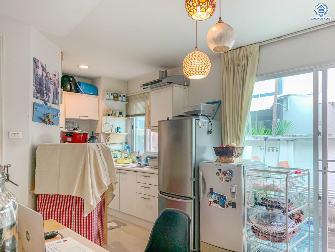 ทาวน์โฮมมือสองนนทบุรี โครงการ พลัสซิตี้พาร์ค สนามบินน้ำ เนื้อที่ 21.30 ตร.ว. ฟังก์ชัน 3 ห้องนอน 3 ห้องน้ำ จอดรถได้ 2 คัน บนทำเลโซนเมือง! ใกล้สถานที่ราชการหลายแห่ง ใกล้เซ็นทรัลรัตนาธิเบศร์ และรถไฟฟ้า "สถานีแยกนนทบุรี1" พร้อมเข้าอยู่ได้เลย