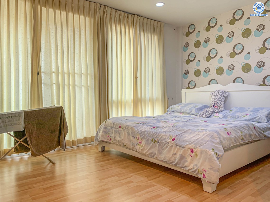 ทาวน์โฮมมือสองนนทบุรี โครงการ พลัสซิตี้พาร์ค สนามบินน้ำ เนื้อที่ 21.30 ตร.ว. ฟังก์ชัน 3 ห้องนอน 3 ห้องน้ำ จอดรถได้ 2 คัน บนทำเลโซนเมือง! ใกล้สถานที่ราชการหลายแห่ง ใกล้เซ็นทรัลรัตนาธิเบศร์ และรถไฟฟ้า "สถานีแยกนนทบุรี1" พร้อมเข้าอยู่ได้เลย