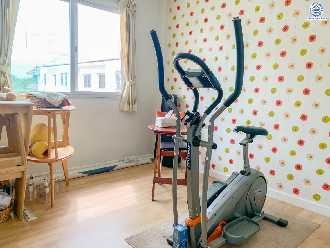 ทาวน์โฮมมือสองนนทบุรี โครงการ พลัสซิตี้พาร์ค สนามบินน้ำ เนื้อที่ 21.30 ตร.ว. ฟังก์ชัน 3 ห้องนอน 3 ห้องน้ำ จอดรถได้ 2 คัน บนทำเลโซนเมือง! ใกล้สถานที่ราชการหลายแห่ง ใกล้เซ็นทรัลรัตนาธิเบศร์ และรถไฟฟ้า "สถานีแยกนนทบุรี1" พร้อมเข้าอยู่ได้เลย