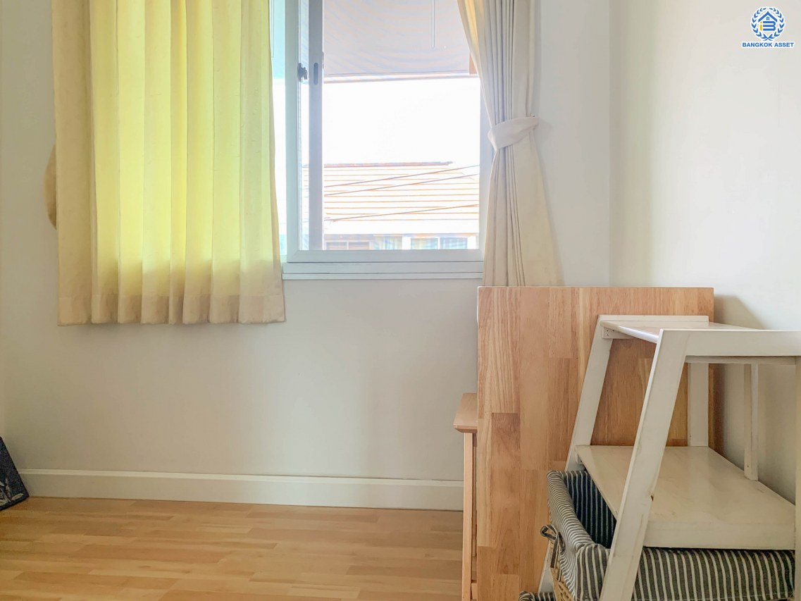 ทาวน์โฮมมือสองนนทบุรี โครงการ พลัสซิตี้พาร์ค สนามบินน้ำ เนื้อที่ 21.30 ตร.ว. ฟังก์ชัน 3 ห้องนอน 3 ห้องน้ำ จอดรถได้ 2 คัน บนทำเลโซนเมือง! ใกล้สถานที่ราชการหลายแห่ง ใกล้เซ็นทรัลรัตนาธิเบศร์ และรถไฟฟ้า "สถานีแยกนนทบุรี1" พร้อมเข้าอยู่ได้เลย