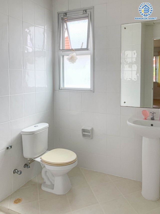 ทาวน์โฮมมือสองนนทบุรี โครงการ พลัสซิตี้พาร์ค สนามบินน้ำ เนื้อที่ 21.30 ตร.ว. ฟังก์ชัน 3 ห้องนอน 3 ห้องน้ำ จอดรถได้ 2 คัน บนทำเลโซนเมือง! ใกล้สถานที่ราชการหลายแห่ง ใกล้เซ็นทรัลรัตนาธิเบศร์ และรถไฟฟ้า "สถานีแยกนนทบุรี1" พร้อมเข้าอยู่ได้เลย