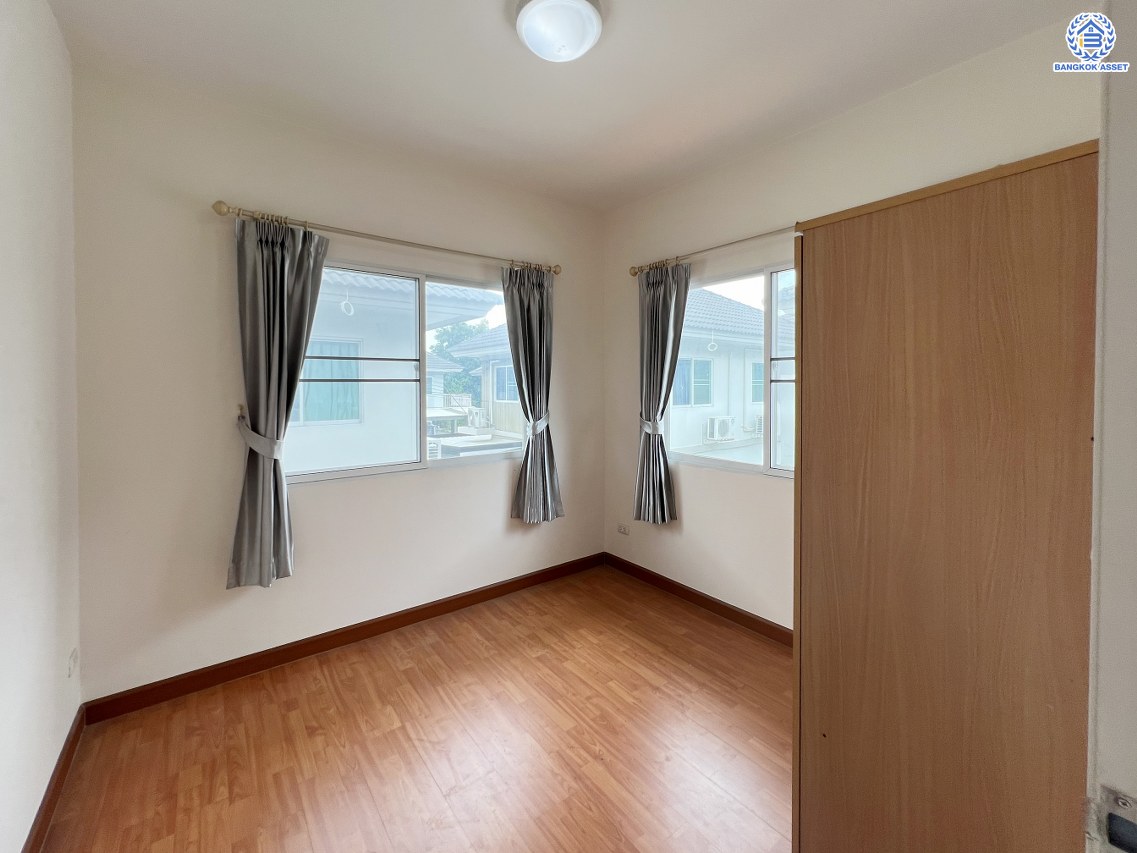 *****บ้านแฝดมือสองนนทบุรี โครงการ เพอร์เฟคพาร์ค พระราม5-บางใหญ่ เนื้อที่กว้าง 36.70 ตร.ว. พื้นที่ใช้สอย 130 ตร.ม. ฟังก์ชัน 3 ห้องนอน 2 ห้องน้ำ 2 ที่จอดรถ บ้านสภาพสวย พร้อมเข้าอยู่ บนทำเลเชื่อมต่อ ถนนกาญจนาภิเษก ใกล้รถไฟฟ้าสายสีม่วง "สถานีตลาดบางใหญ่" เพียง 15 นาที และยังใกล้ทางด่วน "ศรีรัช"