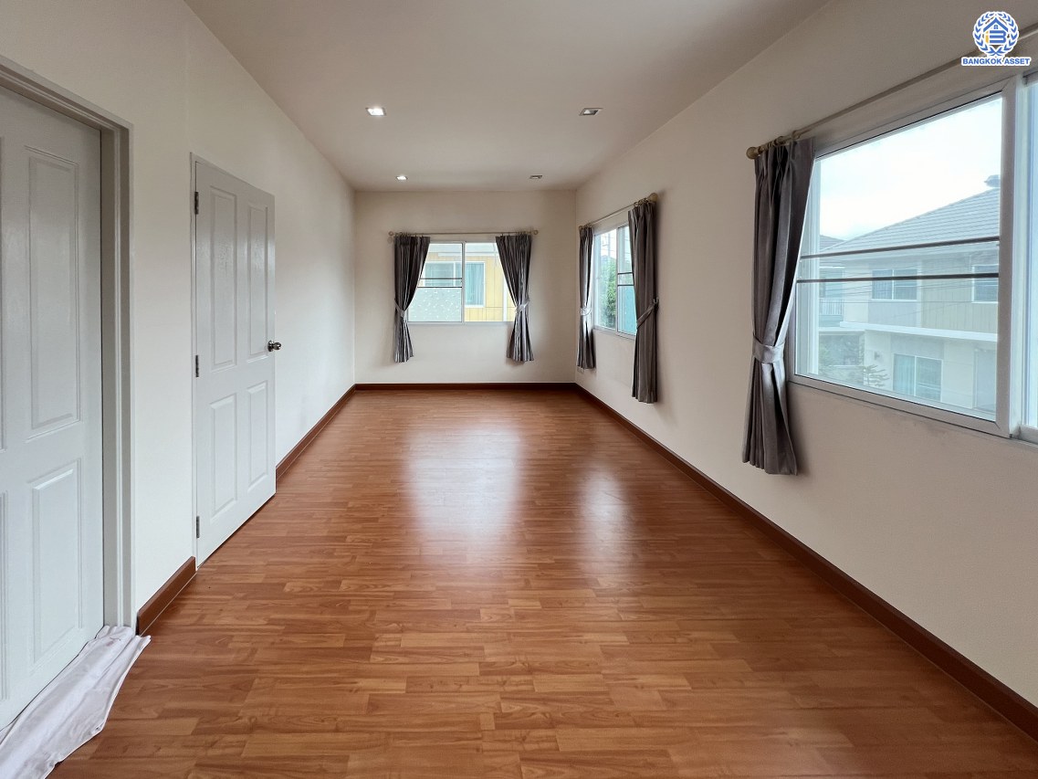 *****บ้านแฝดมือสองนนทบุรี โครงการ เพอร์เฟคพาร์ค พระราม5-บางใหญ่ เนื้อที่กว้าง 36.70 ตร.ว. พื้นที่ใช้สอย 130 ตร.ม. ฟังก์ชัน 3 ห้องนอน 2 ห้องน้ำ 2 ที่จอดรถ บ้านสภาพสวย พร้อมเข้าอยู่ บนทำเลเชื่อมต่อ ถนนกาญจนาภิเษก ใกล้รถไฟฟ้าสายสีม่วง "สถานีตลาดบางใหญ่" เพียง 15 นาที และยังใกล้ทางด่วน "ศรีรัช"