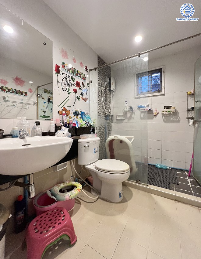 *****บ้านเดี่ยวมือสองนนทบุรี โครงการ พฤกษาวิลเลจ5 บางใหญ่ เนื้อที่ 53.10 ตร.ว. ฟังก์ชัน 3 ห้องนอน 2 ห้องน้ำ 2 ที่จอดรถ สภาพแวดล้อมโครงการดี ทำเลดีเดินทางสะดวก เชื่อมต่อถนนคลองถนน ถนนกาญจนาภิเษก ถนนรัตนาธิเบศร์ ใกล้รถไฟฟ้าสายสีม่วง "สถานีคลองบางไผ่" และจุดขึ้นทางด่วน "กาญจนาภิเษก"…